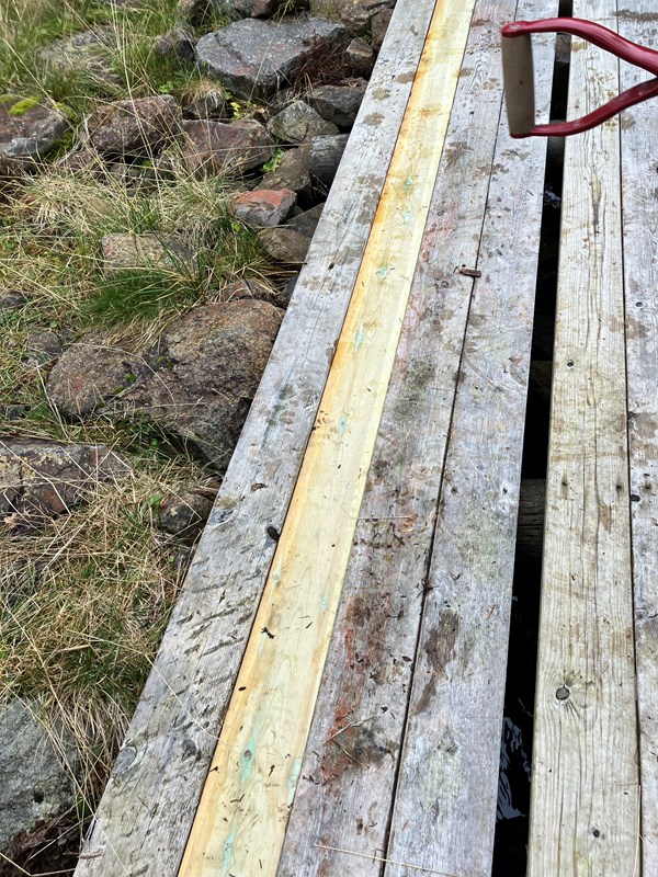 Nederste brua i Formoløypa hadde en råtten planke som var brukket. Nå er den hel og fin.  Foto: Ellen Furuseth