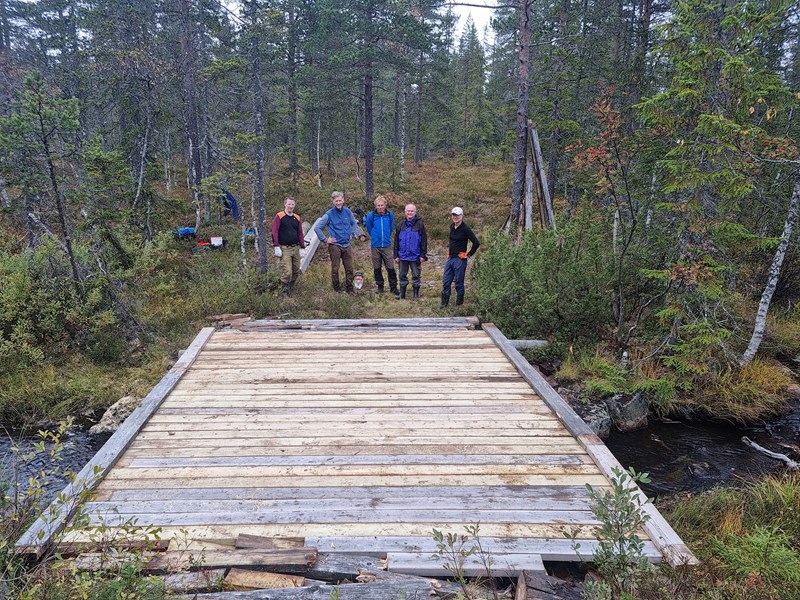 Fornøyd arbeidslag – vi takker for innsatsen! Trond Faanes, Ole Andreas Flagstad, Arne Bergand Andersen, Trond Urdal og Lars Petter Fjeld. Foto: Pål Heldrup Rasmussen.